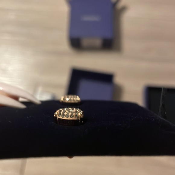 Swarovski Rose Gold crystal oval studs - Picture 4 of 6